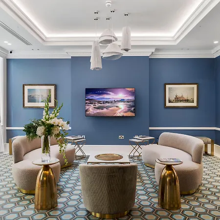 Commodore Hotel-2